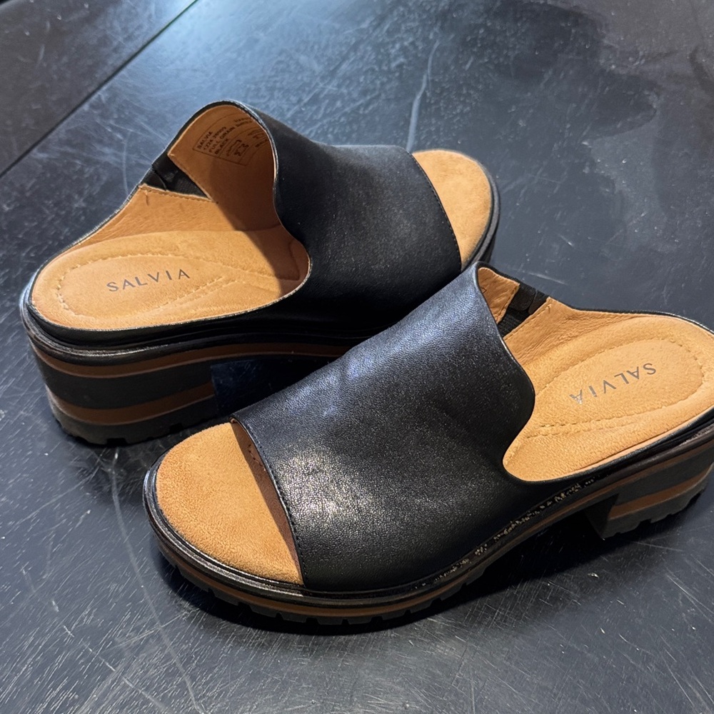 Salvia Harper Black and Tan Women's Mules